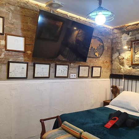 Studio Or Rooms With Private Bathroom Or Rooms With Shared Bathroom Barcelona Kültér fotó