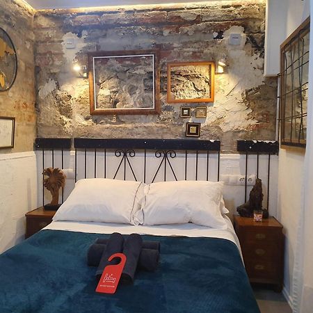 Studio Or Rooms With Private Bathroom Or Rooms With Shared Bathroom Barcelona Kültér fotó