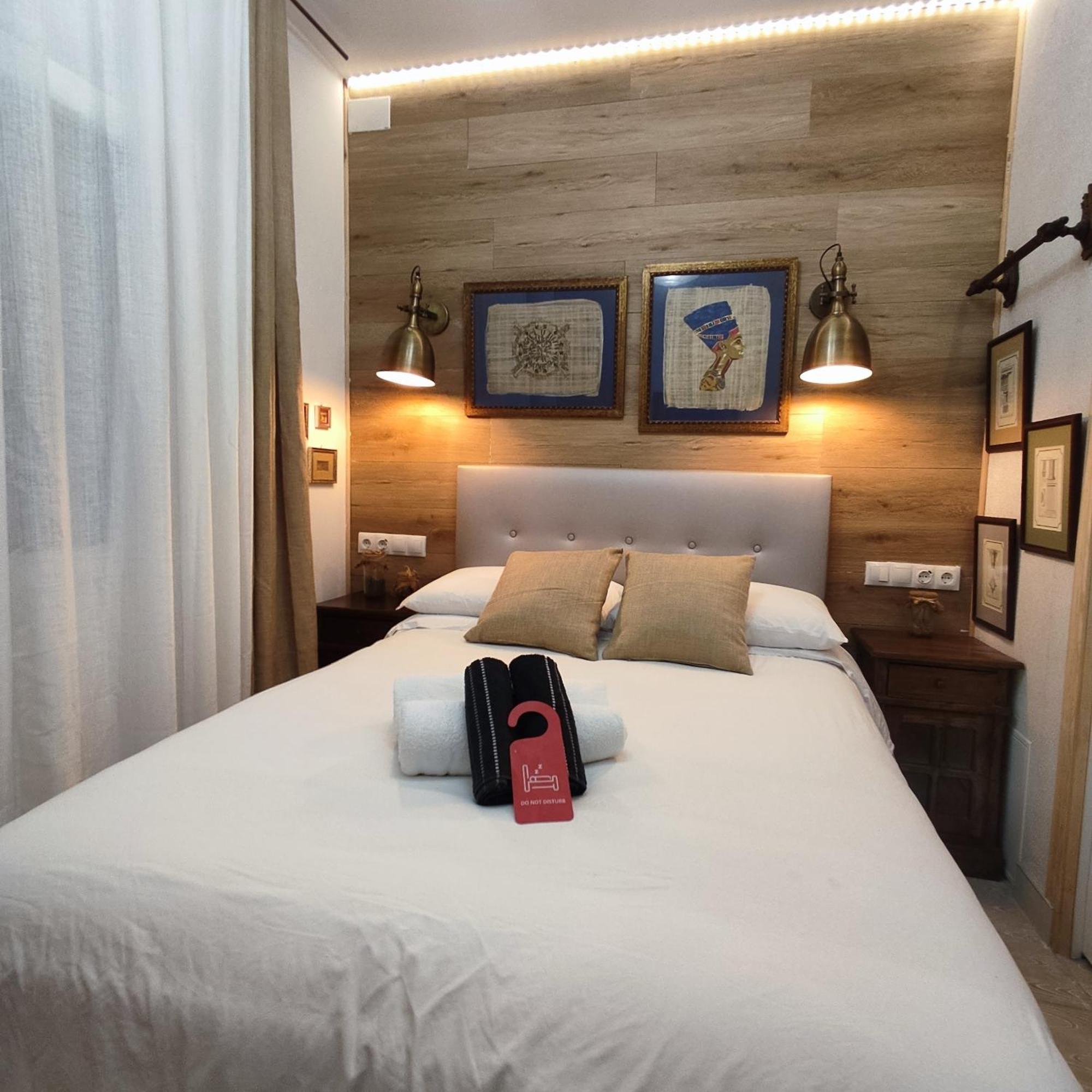 Studio Or Rooms With Private Bathroom Or Rooms With Shared Bathroom Barcelona Kültér fotó