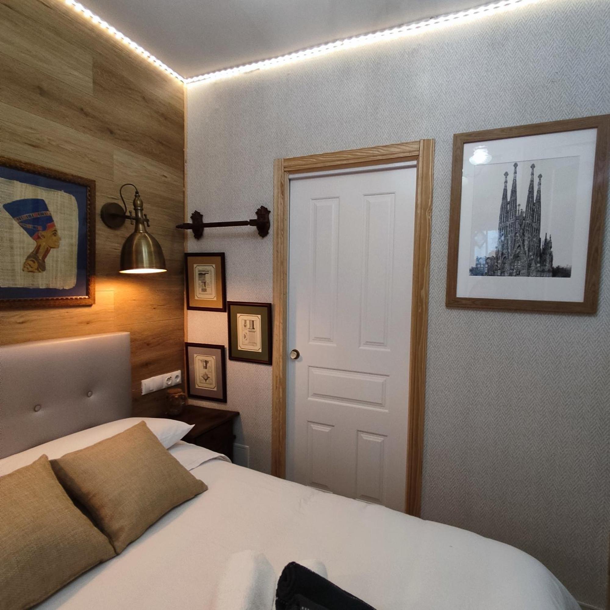 Studio Or Rooms With Private Bathroom Or Rooms With Shared Bathroom Barcelona Kültér fotó