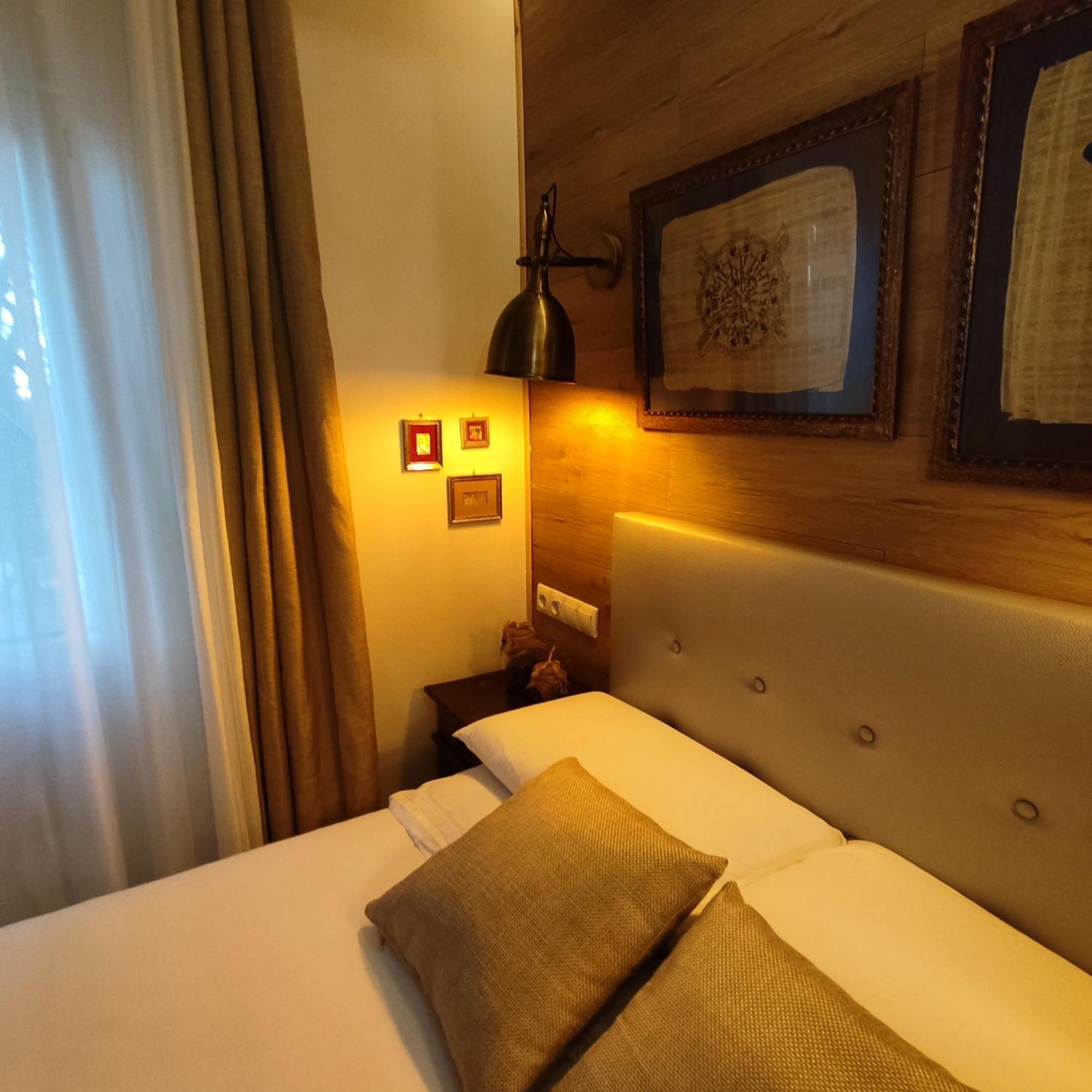 Studio Or Rooms With Private Bathroom Or Rooms With Shared Bathroom Barcelona Kültér fotó