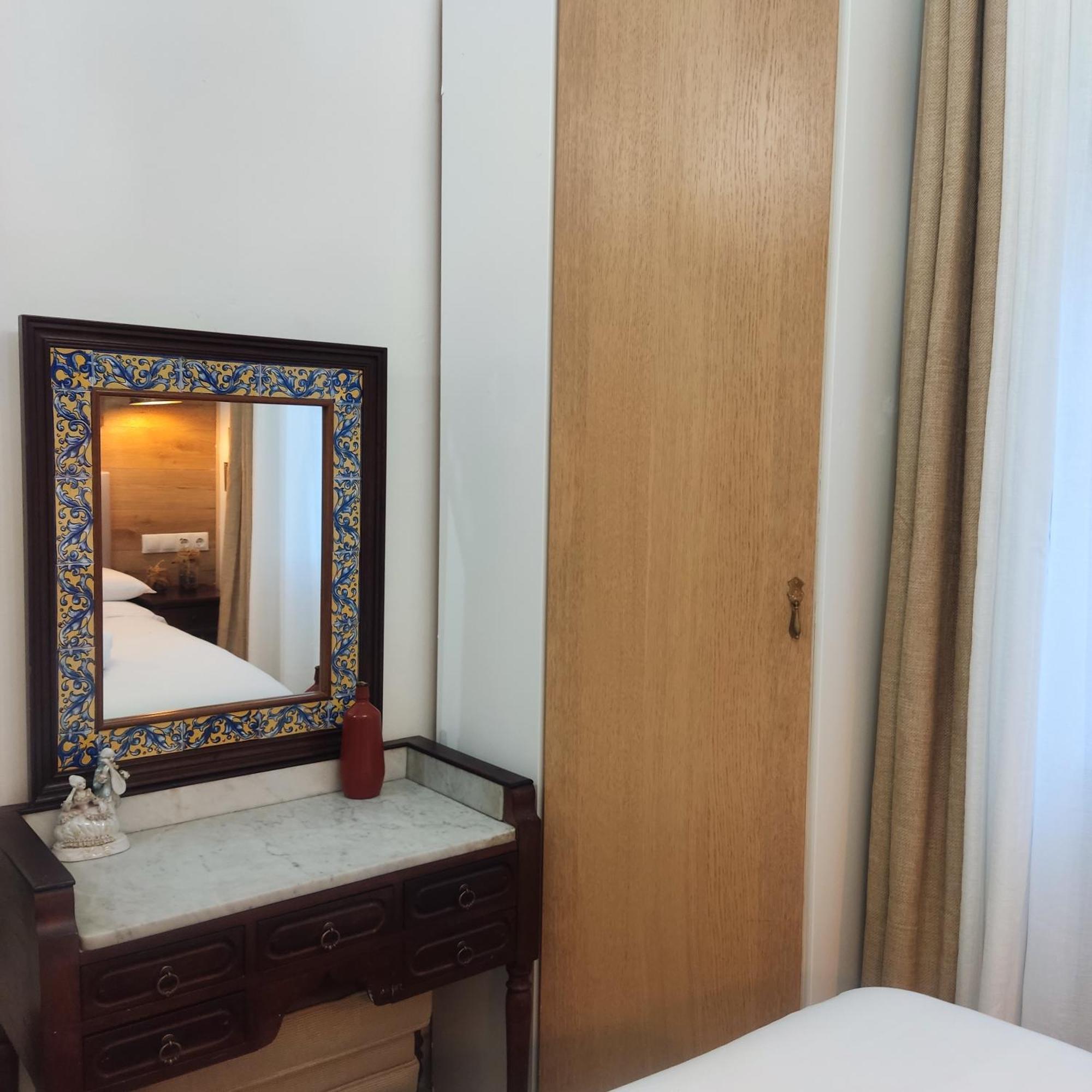 Studio Or Rooms With Private Bathroom Or Rooms With Shared Bathroom Barcelona Kültér fotó