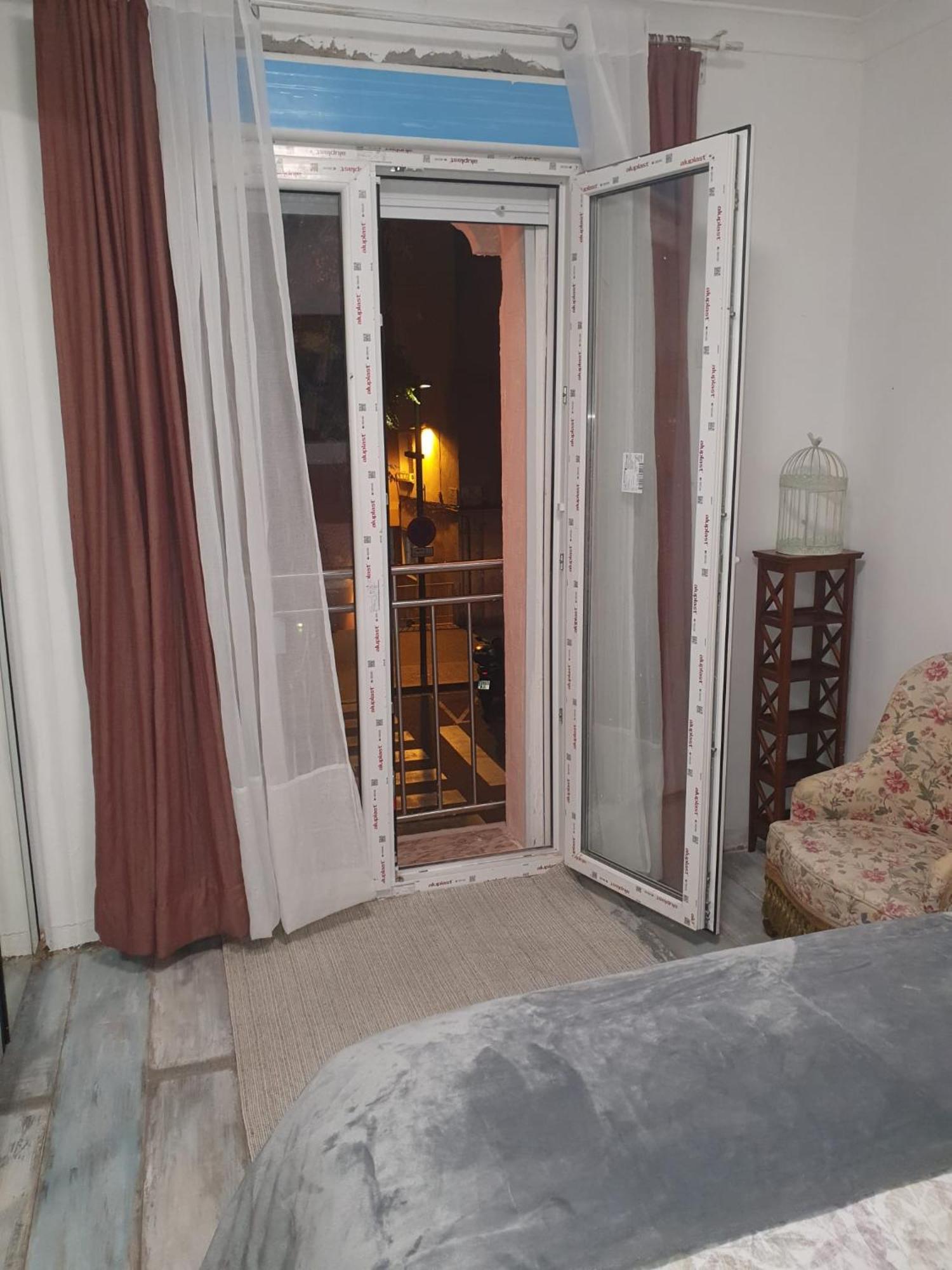 Studio Or Rooms With Private Bathroom Or Rooms With Shared Bathroom Barcelona Kültér fotó