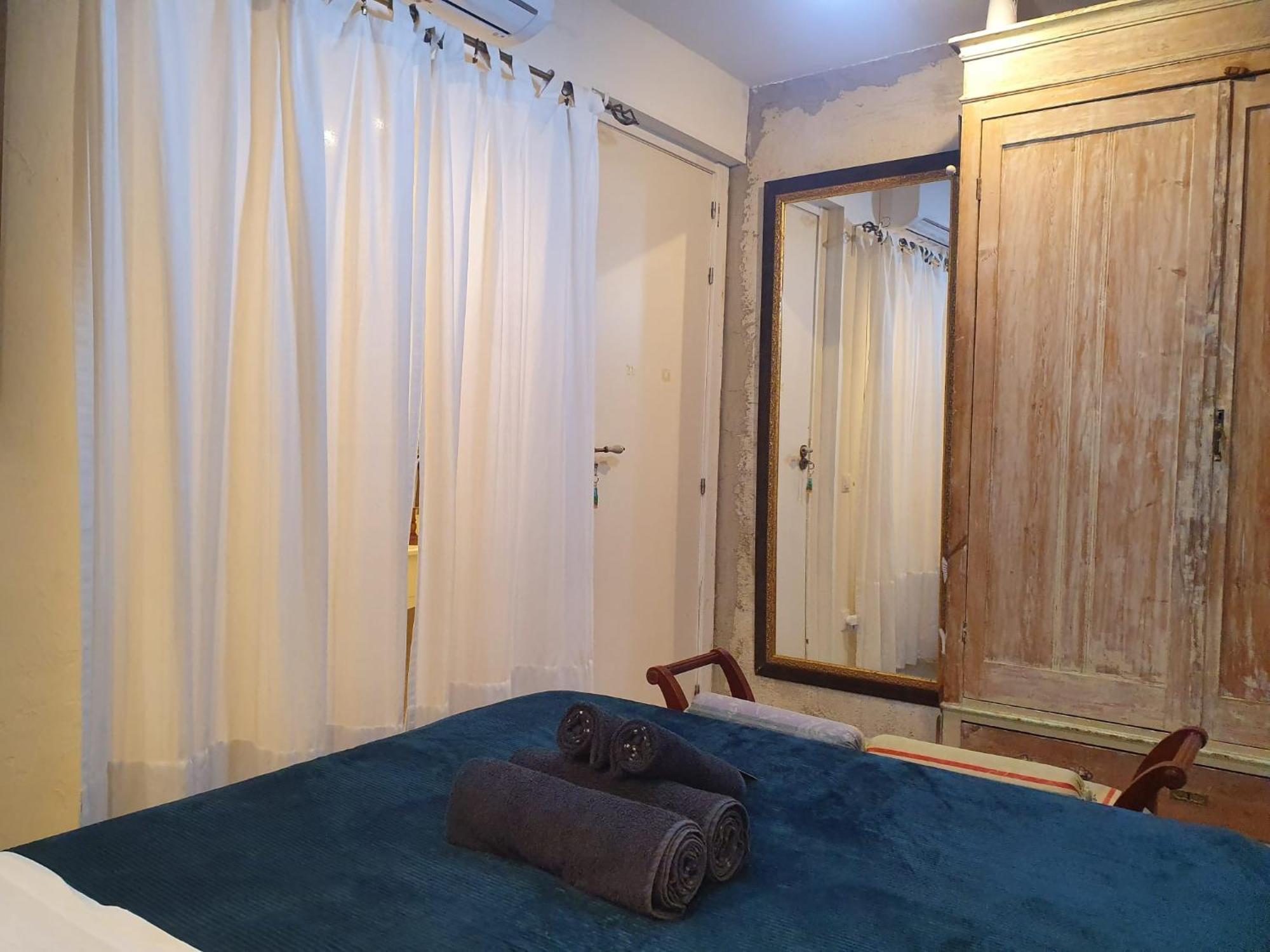 Studio Or Rooms With Private Bathroom Or Rooms With Shared Bathroom Barcelona Kültér fotó