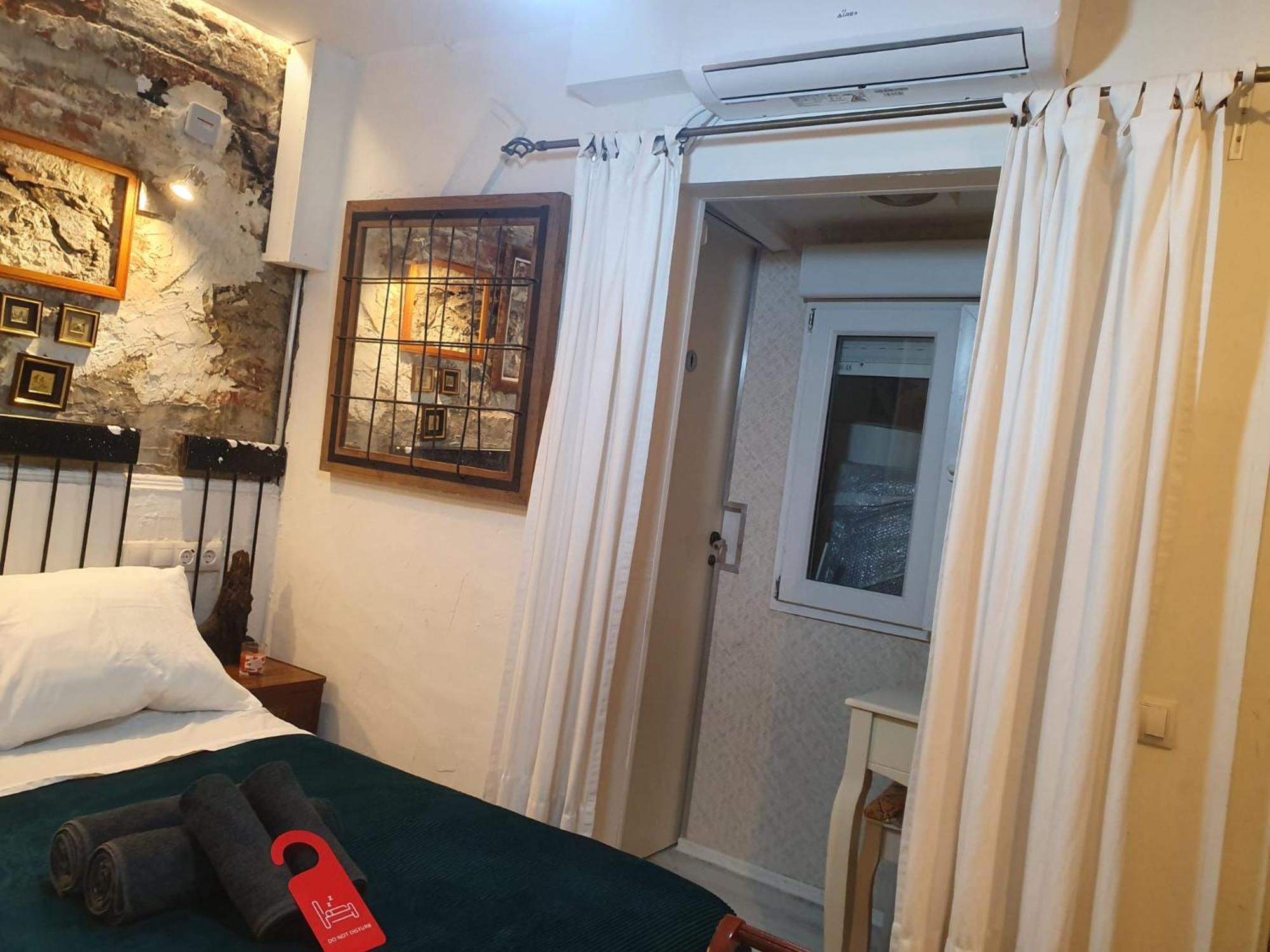 Studio Or Rooms With Private Bathroom Or Rooms With Shared Bathroom Barcelona Kültér fotó