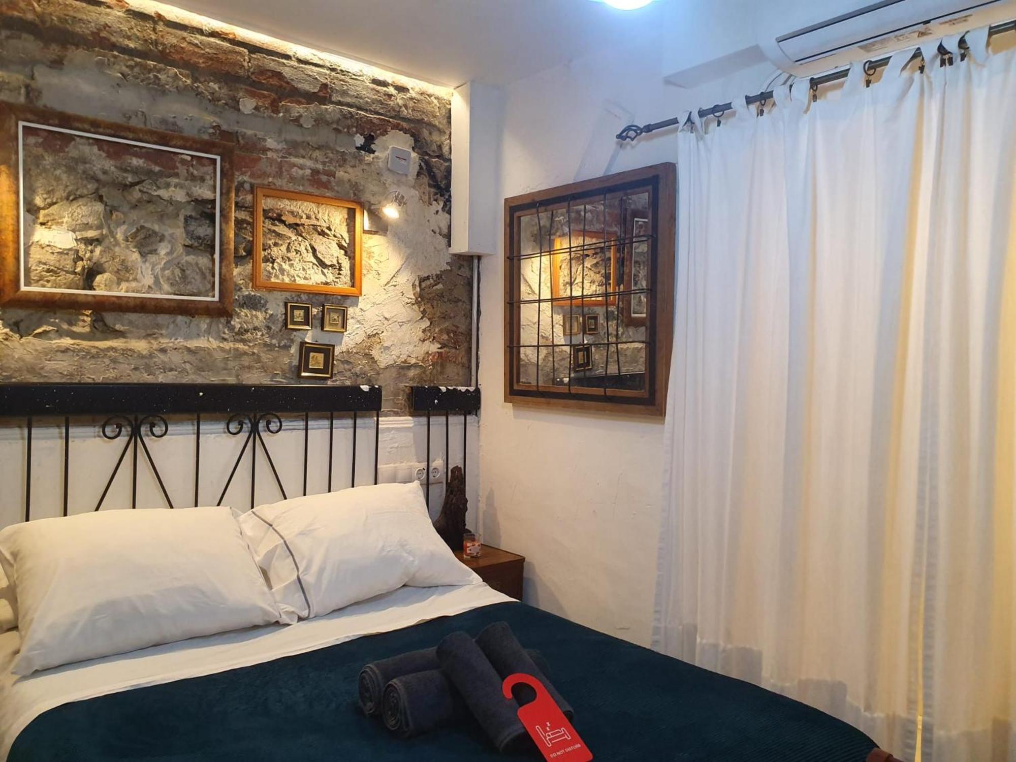 Studio Or Rooms With Private Bathroom Or Rooms With Shared Bathroom Barcelona Kültér fotó