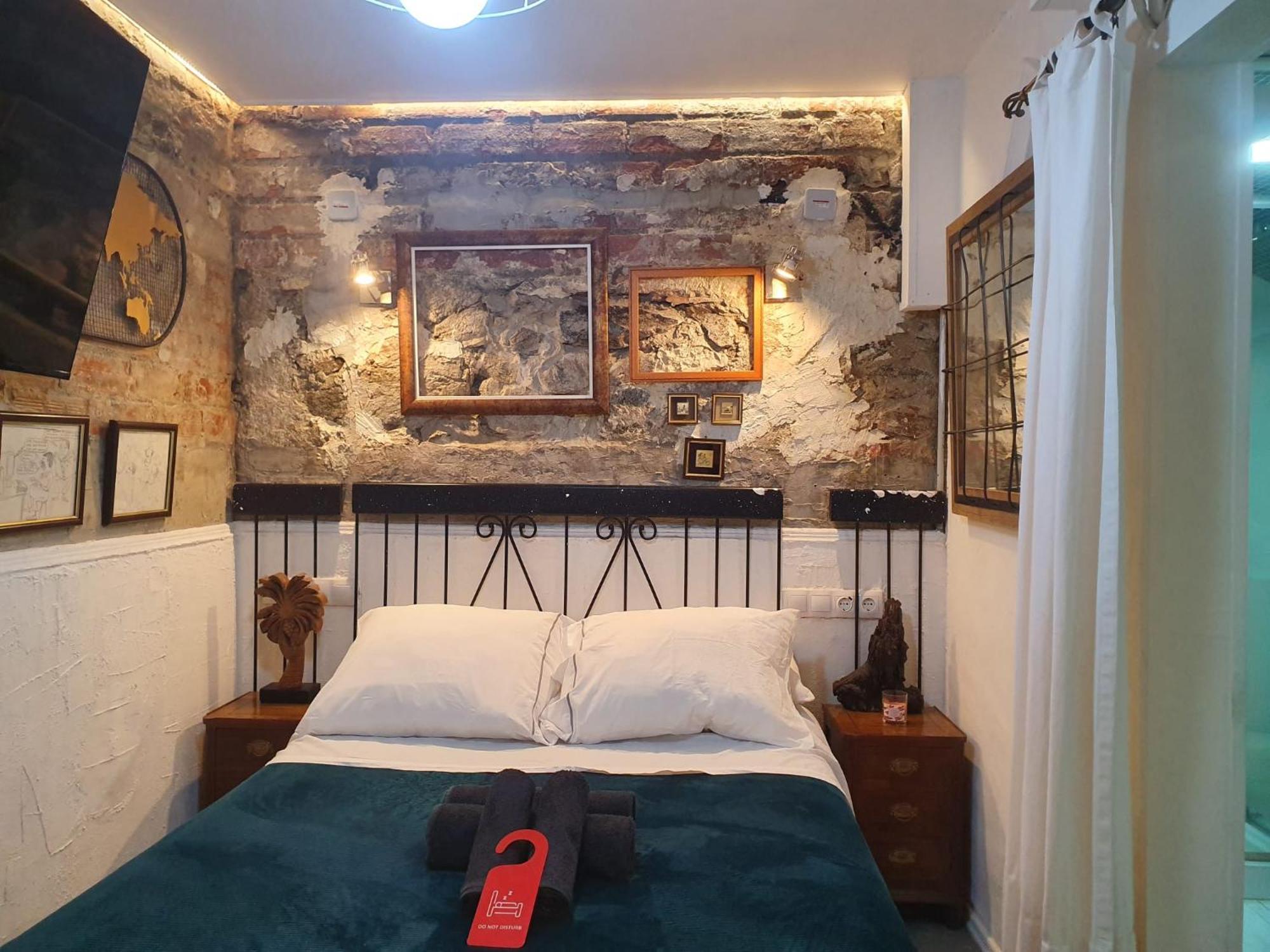 Studio Or Rooms With Private Bathroom Or Rooms With Shared Bathroom Barcelona Kültér fotó