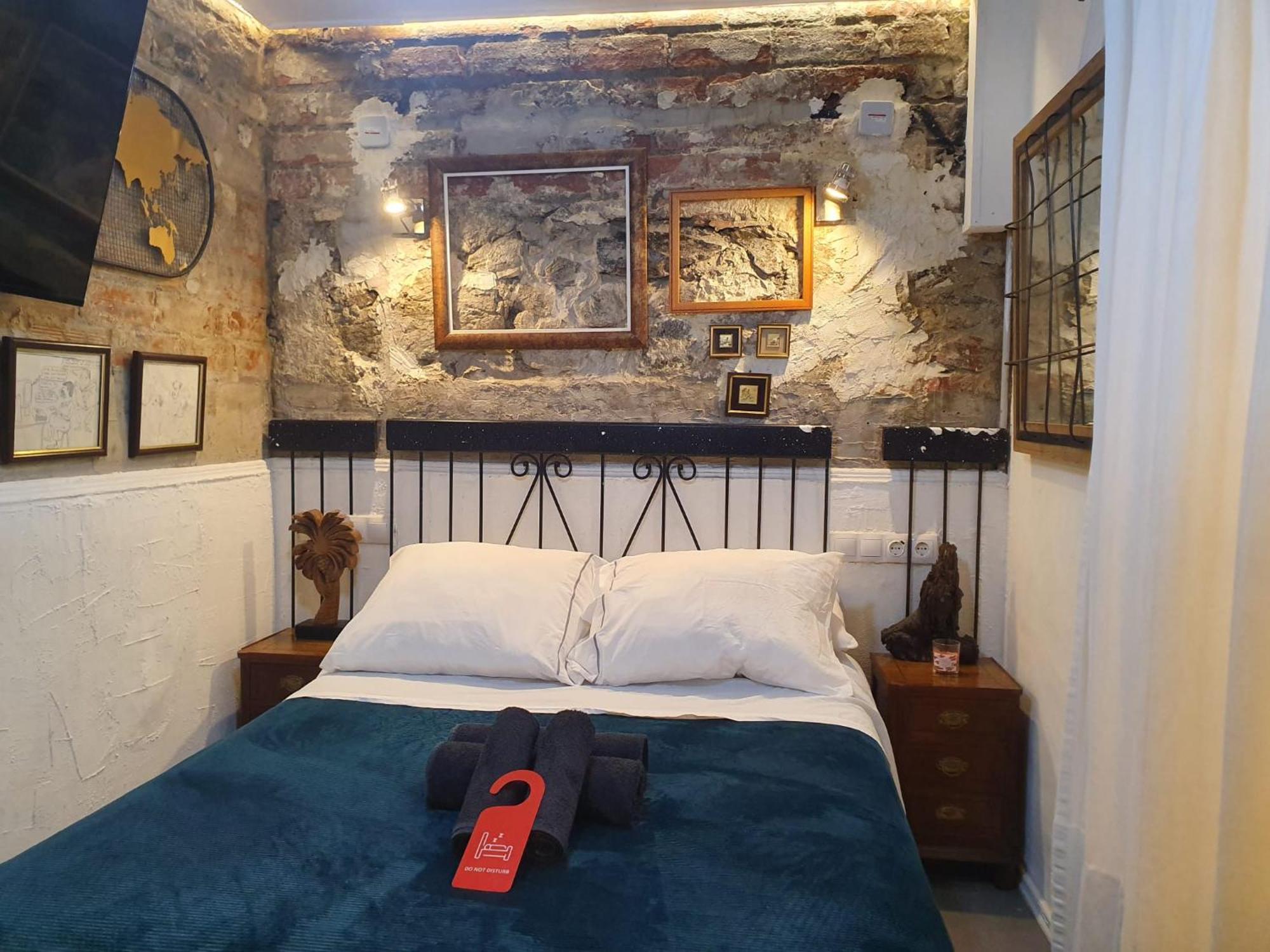 Studio Or Rooms With Private Bathroom Or Rooms With Shared Bathroom Barcelona Kültér fotó