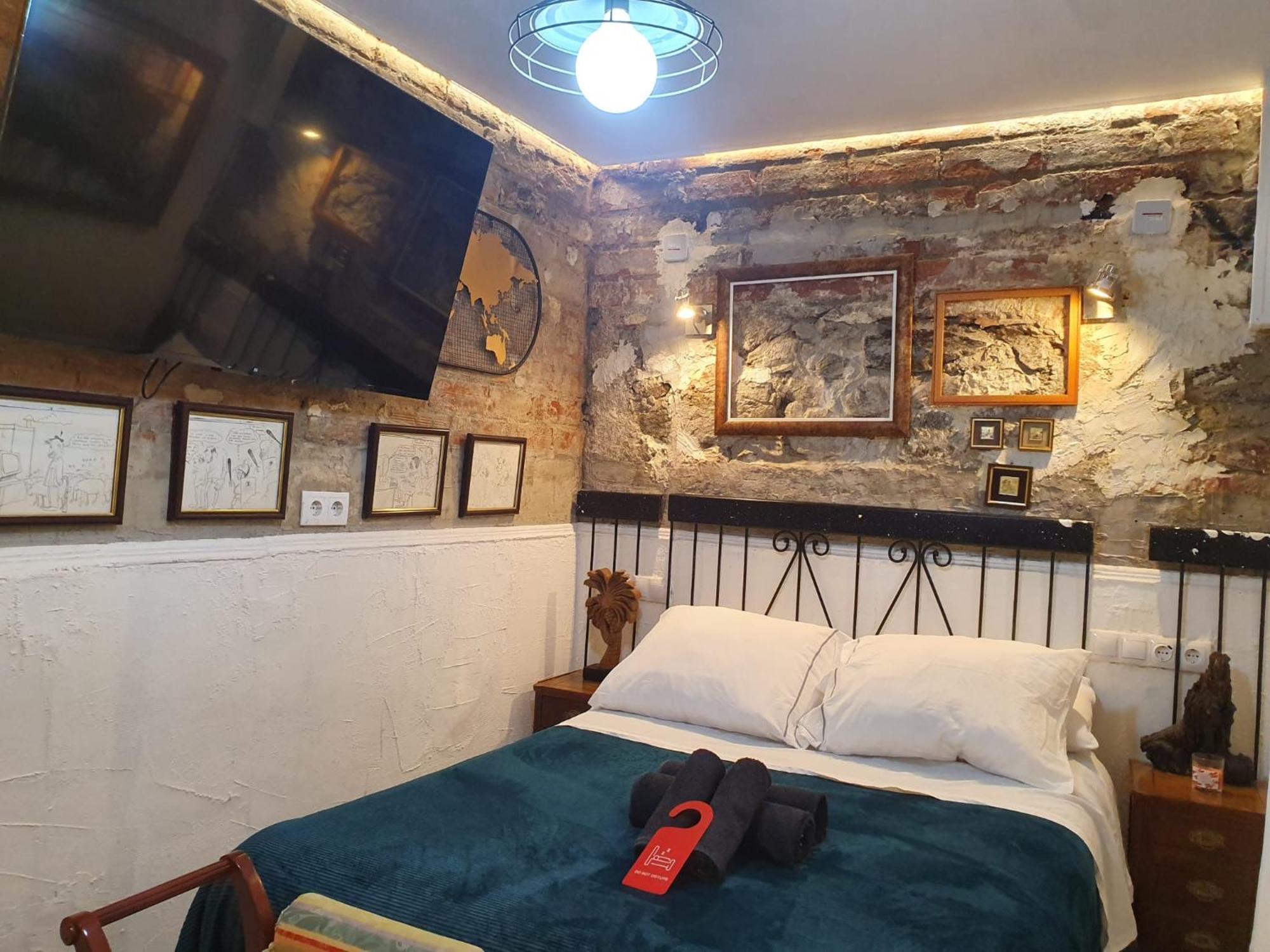 Studio Or Rooms With Private Bathroom Or Rooms With Shared Bathroom Barcelona Kültér fotó
